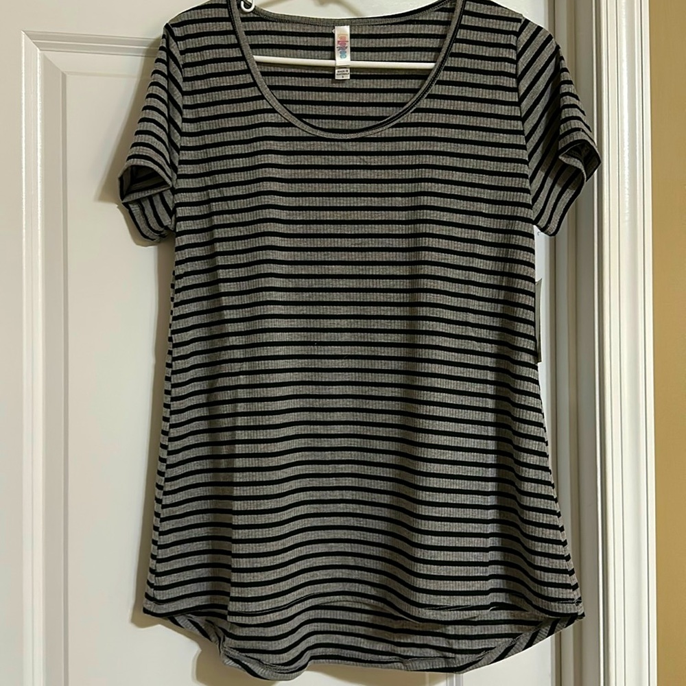 LuLaRoe Women’s Classic T - Size S